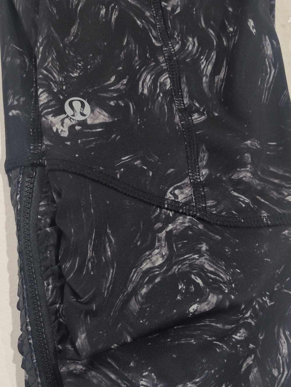 Lululemon Black Marble Swirl Print High-Waist Leggings In Size 10 - Picture 9 of 11
